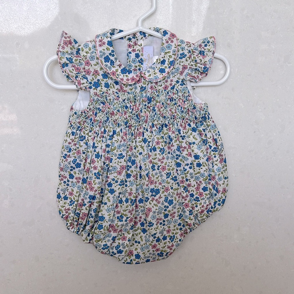Sleeveless flower print bubble.